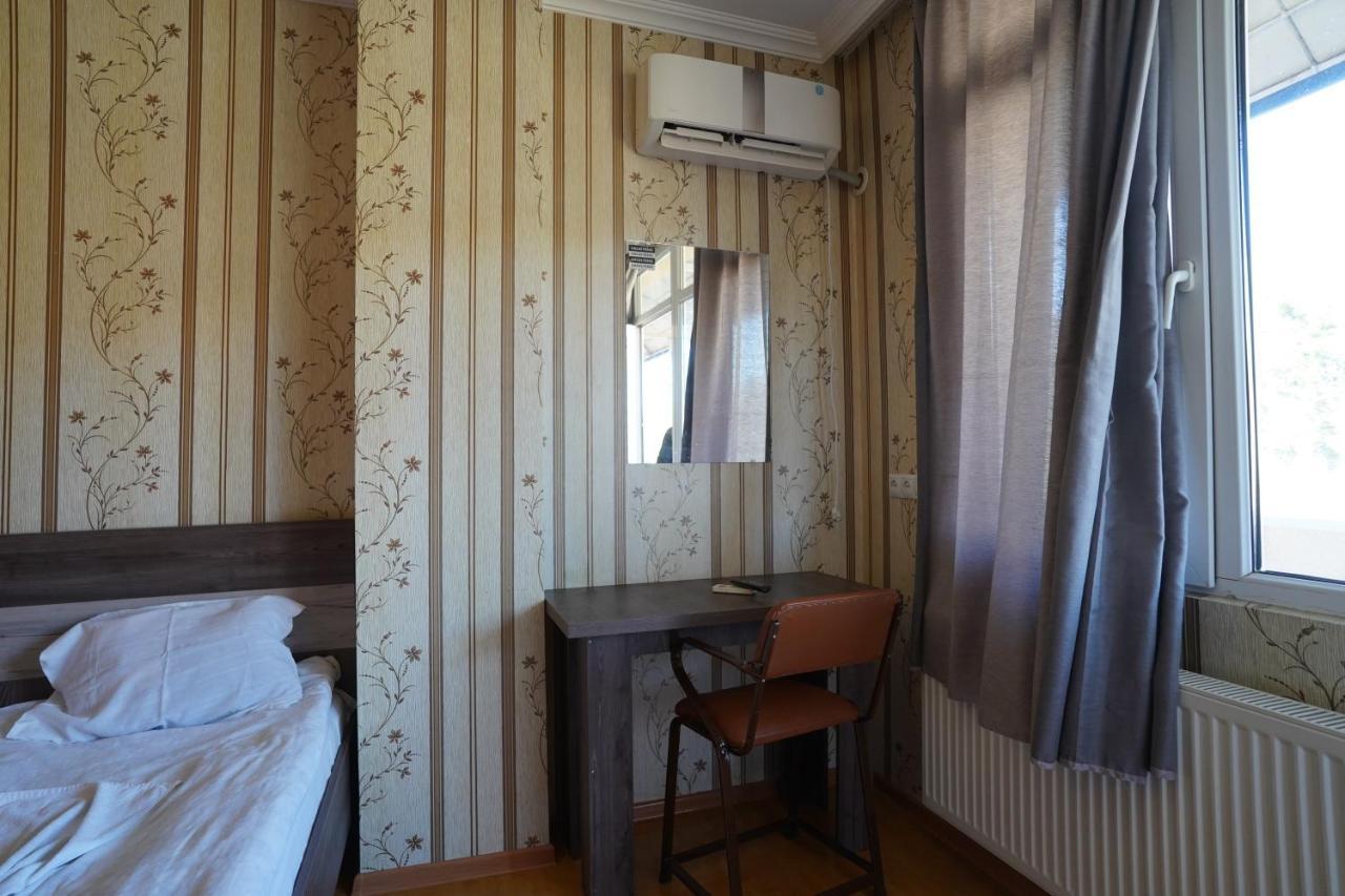 Imperator 1 Hotel Кутаиси Экстерьер фото
