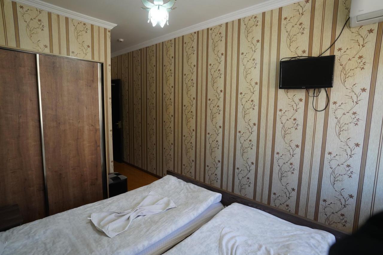 Imperator 1 Hotel Кутаиси Экстерьер фото
