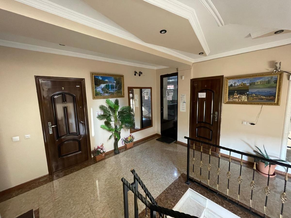 Imperator 1 Hotel Кутаиси Экстерьер фото