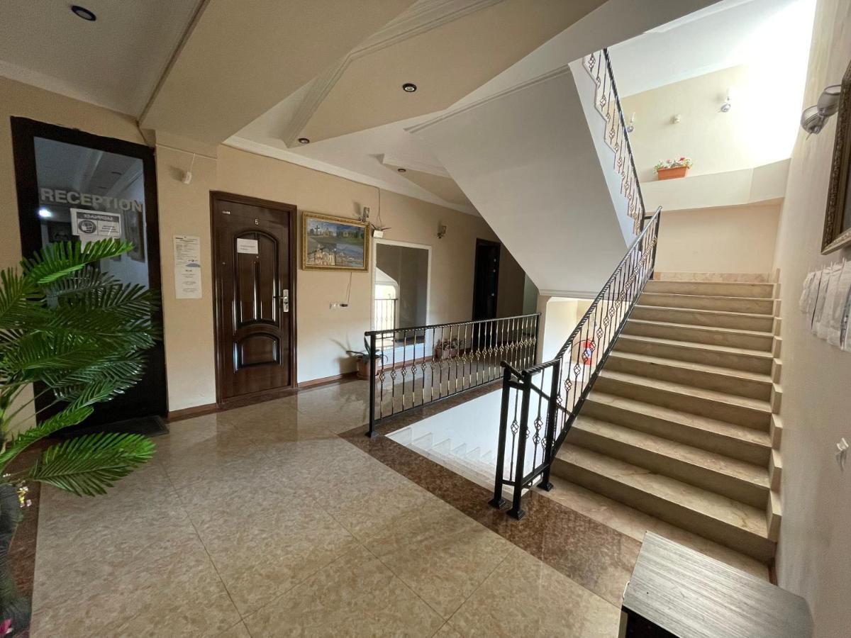 Imperator 1 Hotel Кутаиси Экстерьер фото
