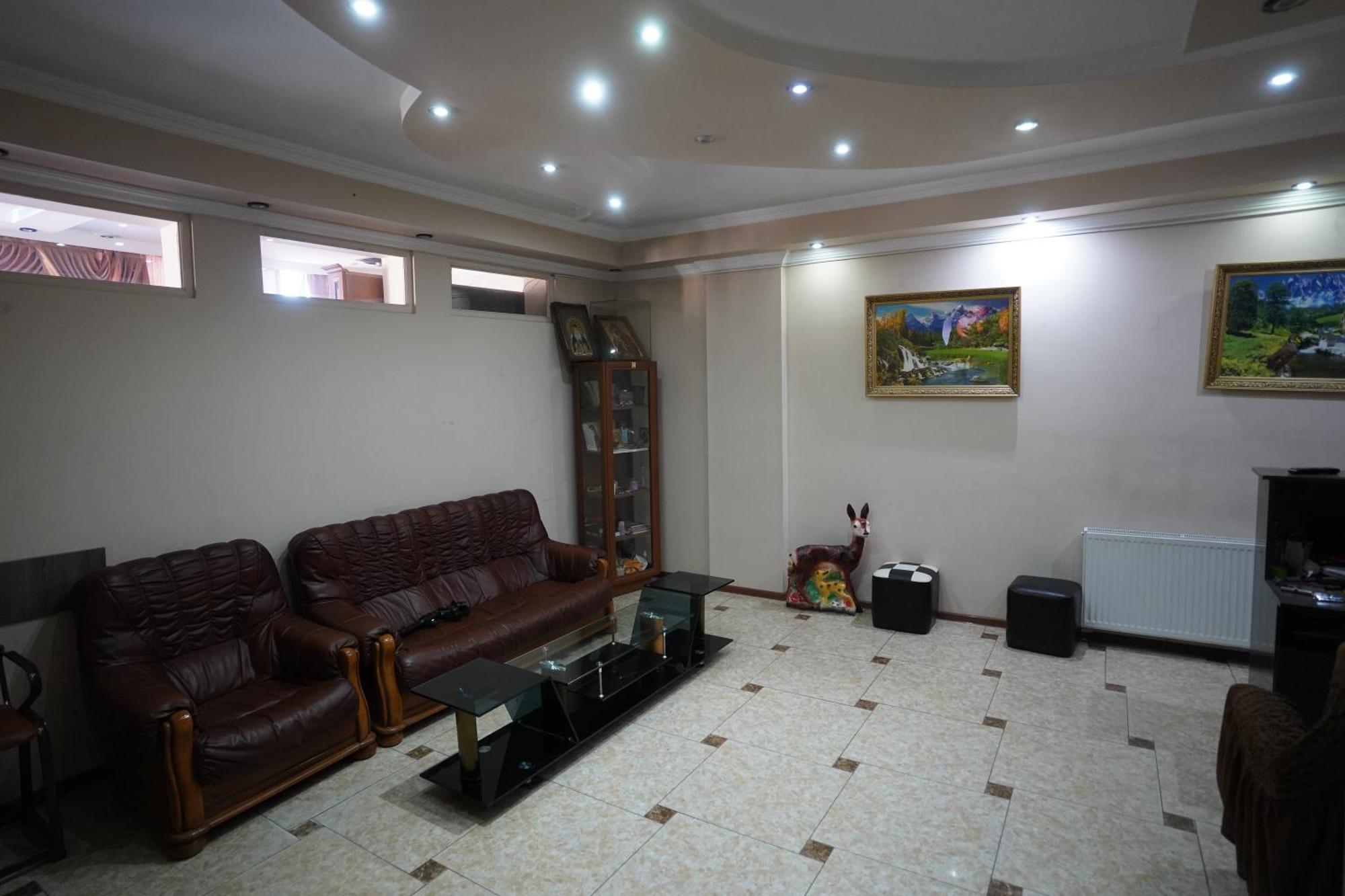 Imperator 1 Hotel Кутаиси Экстерьер фото